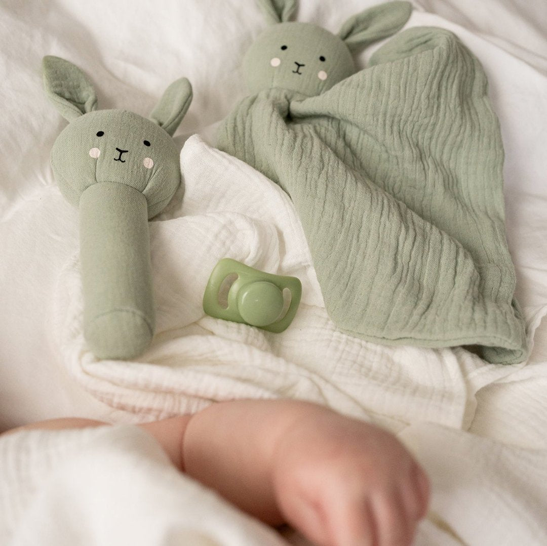 S1026 Jabadabado - Baby cadeau set met rammelaar - groen